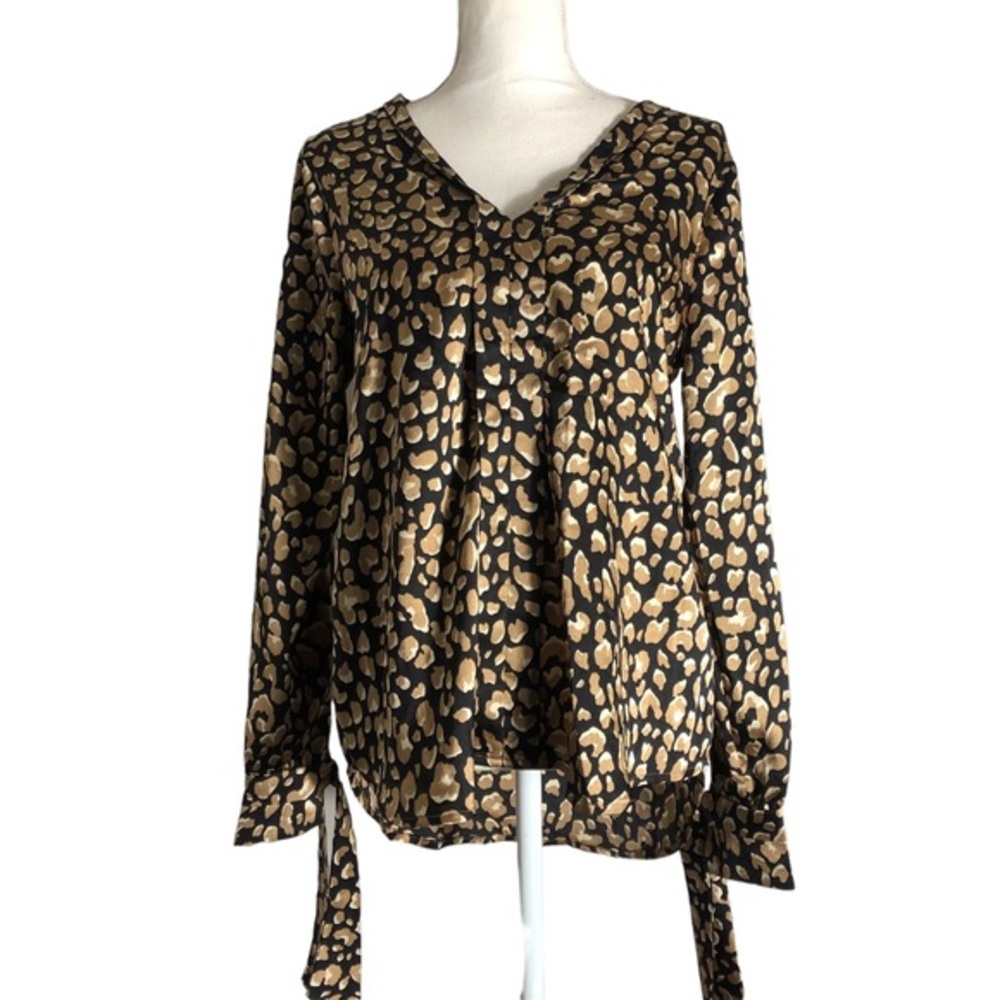 Willow & Root animal print long sleeve top. Sz Small. New